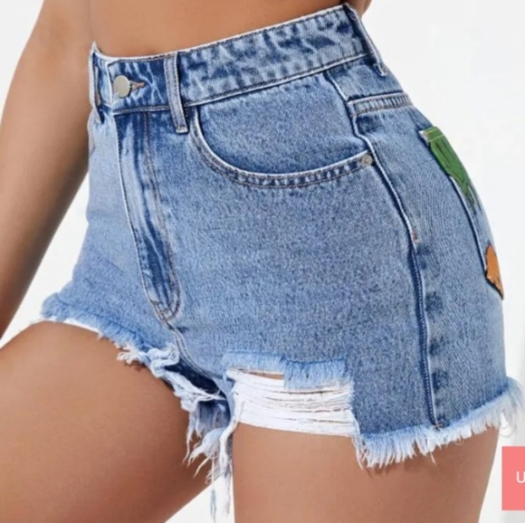 CARTOON FACE PRINT RIPPED RAW CUT DENIM SHORTS. WOMENS SIZE 4. NEW - Picture 3 of 4